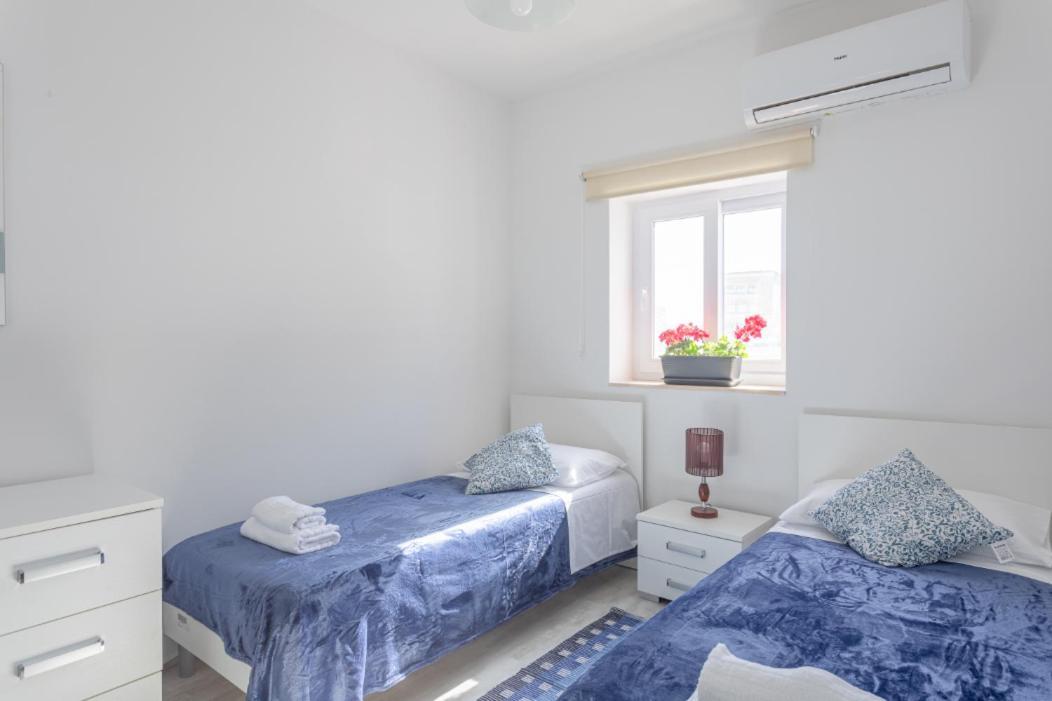 F3 Room 2, Private Room Two Single Beds Shared Bathroom Msida Exterior photo