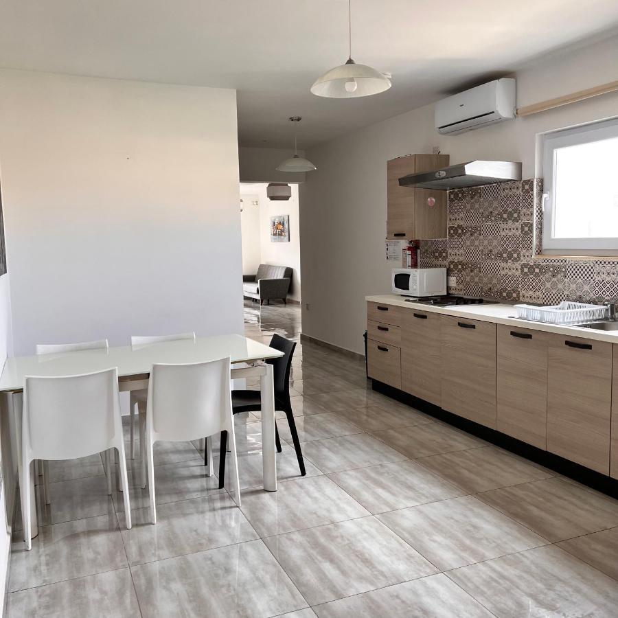 F3 Room 2, Private Room Two Single Beds Shared Bathroom Msida Exterior photo