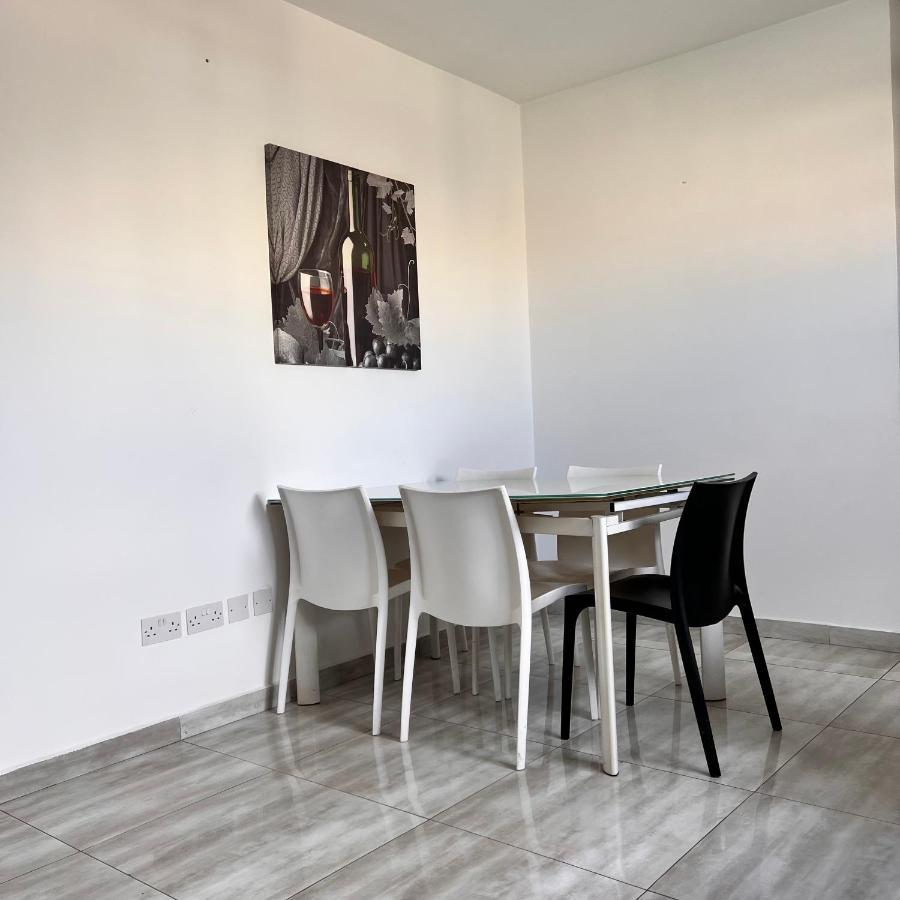 F3 Room 2, Private Room Two Single Beds Shared Bathroom Msida Exterior photo