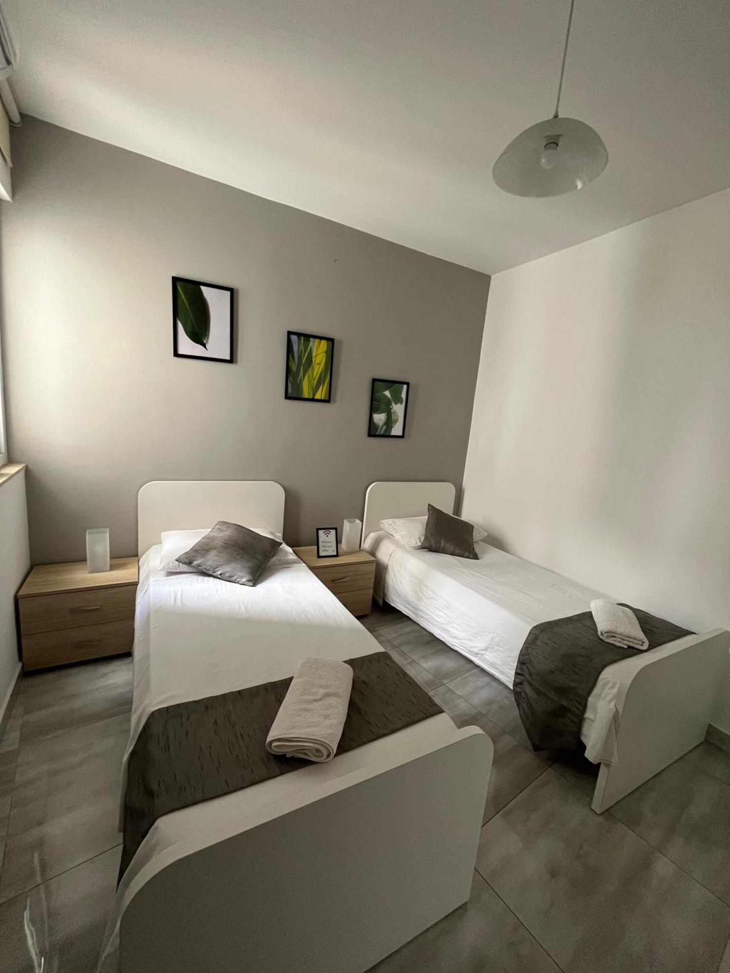 F3 Room 2, Private Room Two Single Beds Shared Bathroom Msida Exterior photo